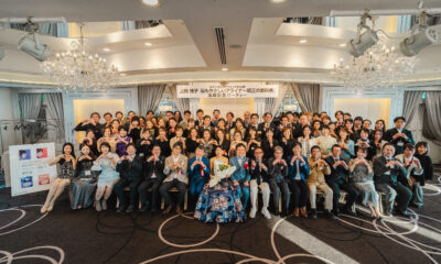 インビザライン導入に『最もやさしいアライナー矯正の教科書』(デンタルダイヤモンド社)の出版記念パーティーを名古屋で開催。約80名の歯科医師が参加した特別な一日をレポートします。